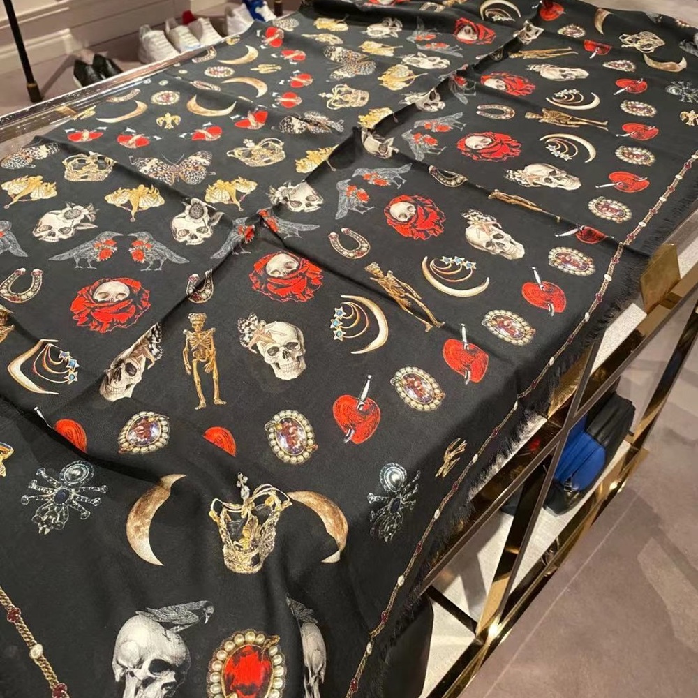 Alexandra Mcqueen welled trinket print scarf - Picture 2 of 7